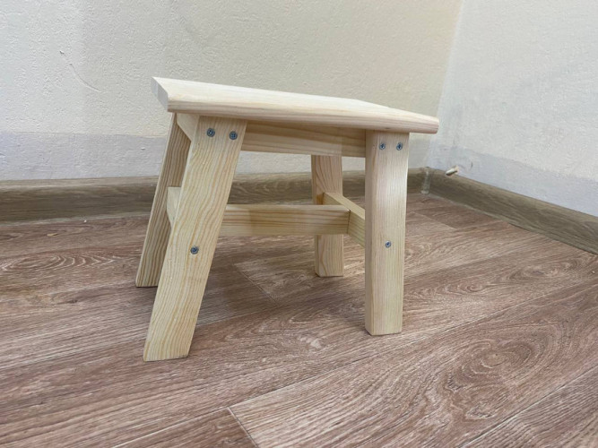 Табурет деревянный в Саратове