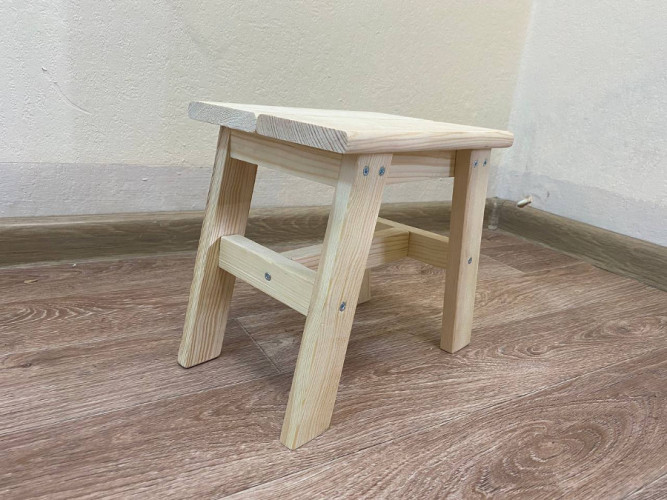 Табурет деревянный в Саратове